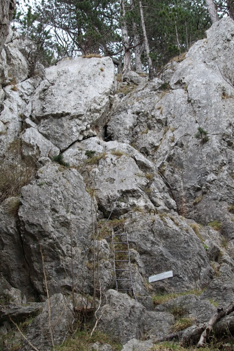 Peilstein mit Haserlstiege (A)